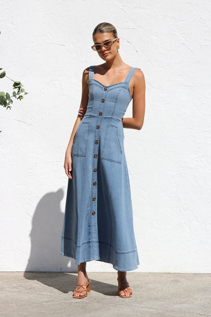 Well Tailored Dress with a Graceful Silhouette