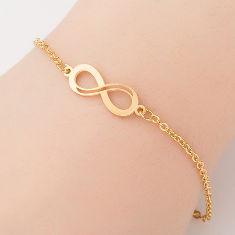 Classic Gold Bracelet with Timeless Appeal