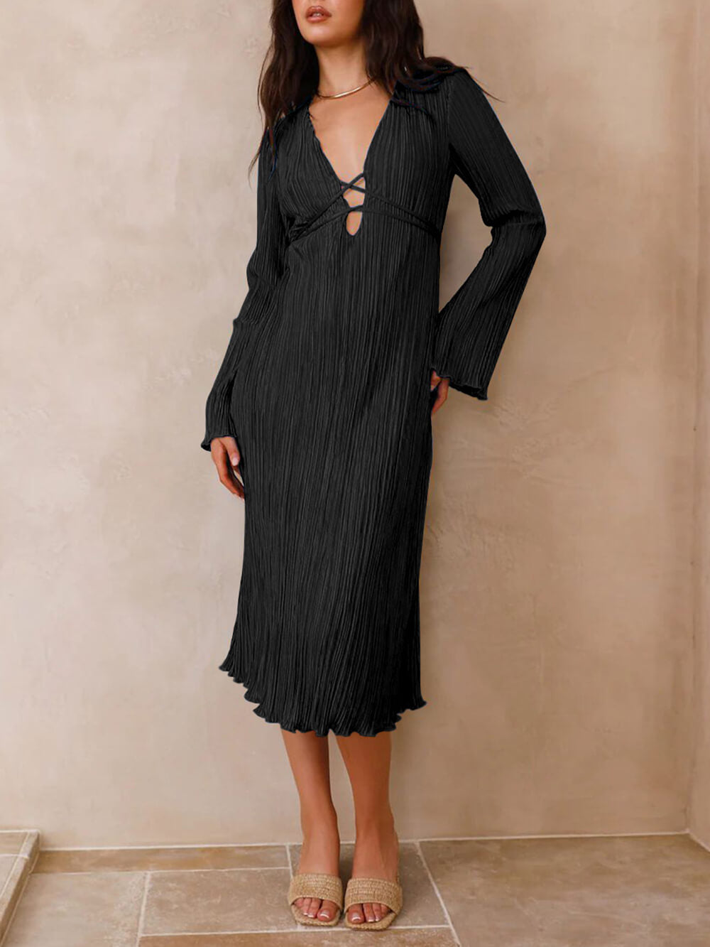 Well Tailored Dress with a Graceful Silhouette