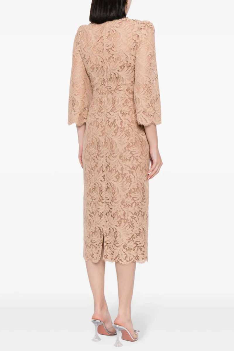 Well Tailored Dress with a Graceful Silhouette