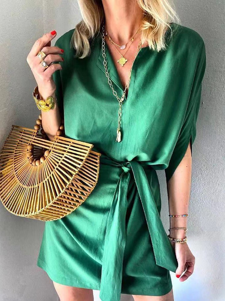 Effortlessly Elegant Dress with a Timeless Design