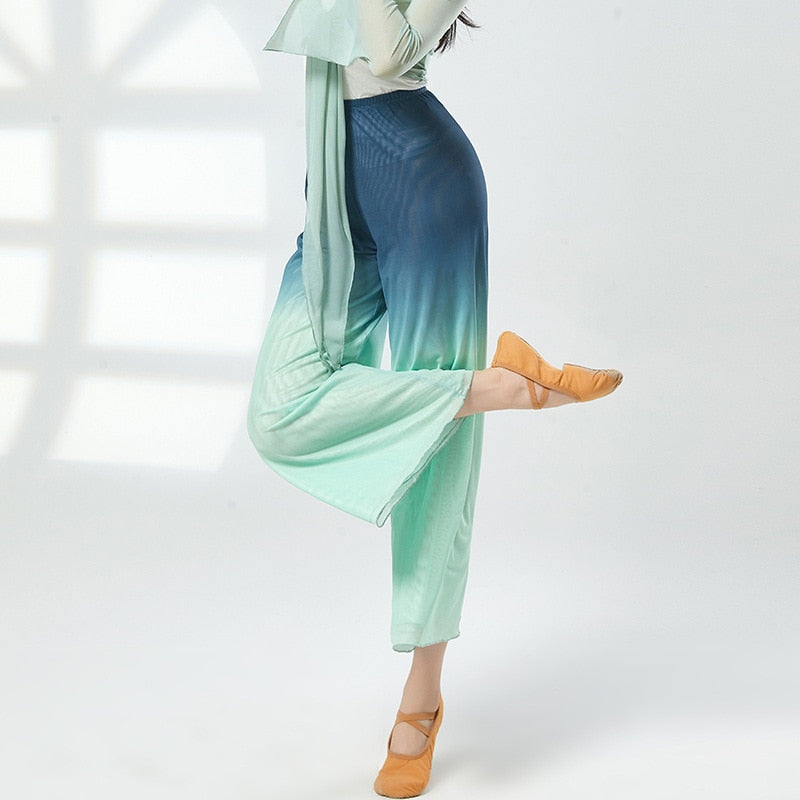 Effortlessly Elegant Garment with a Timeless Design