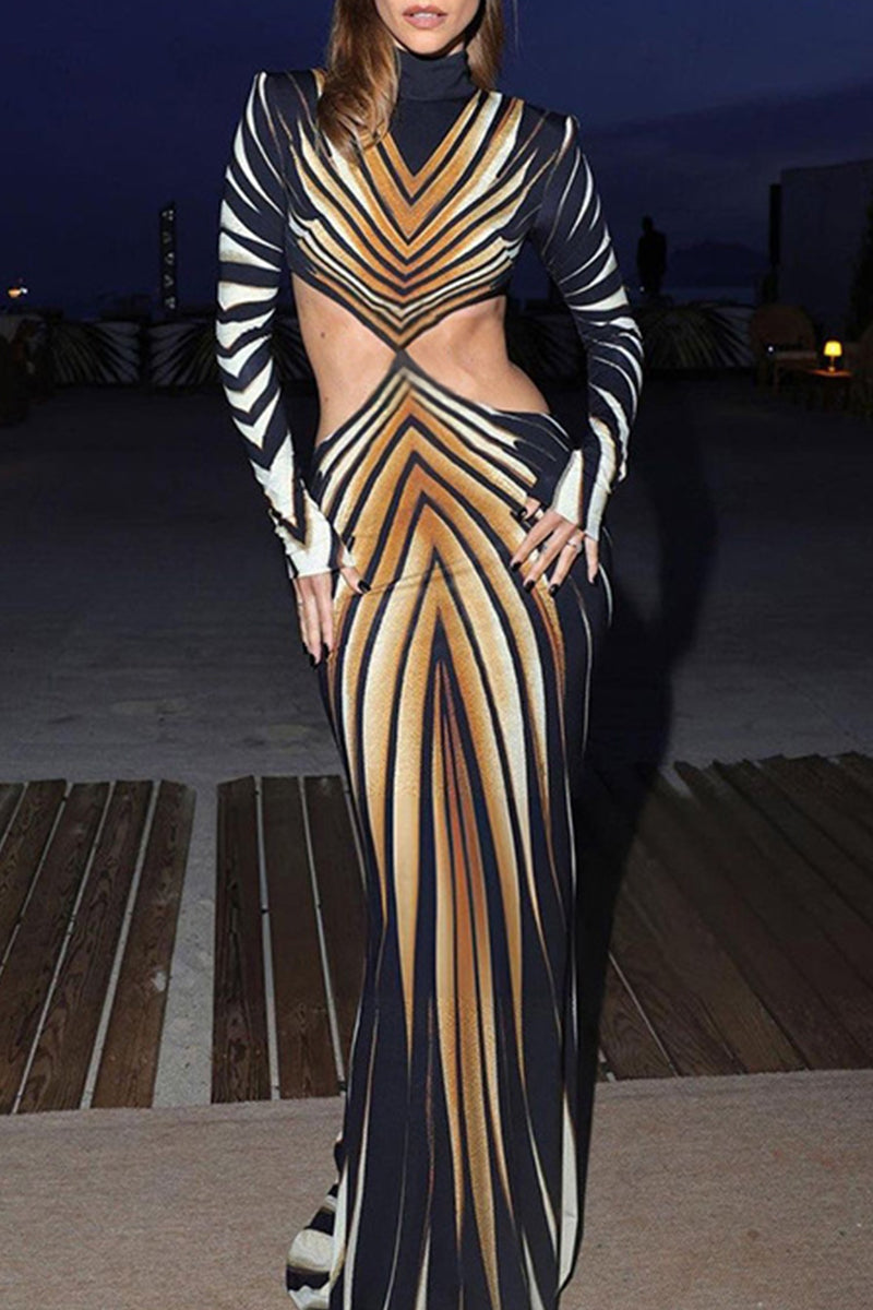 Beautifully Finished Dress in a Timeless Design