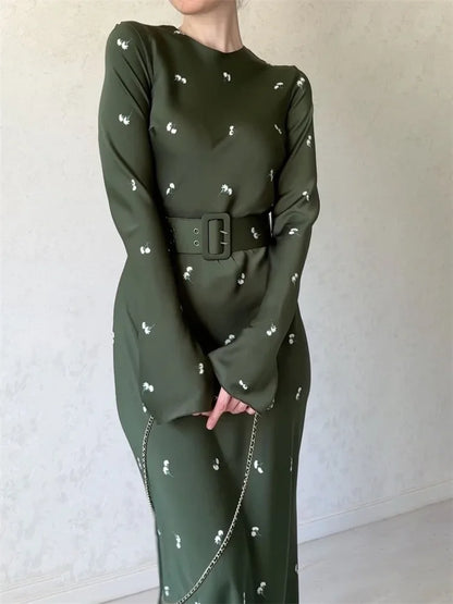 Beautifully Finished Dress in a Timeless Design