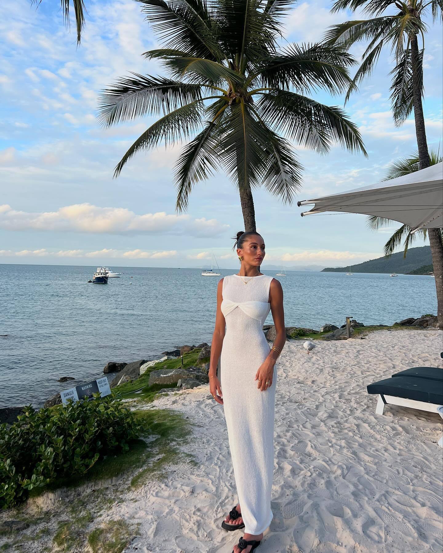Beautifully Finished Dress in a Timeless Design