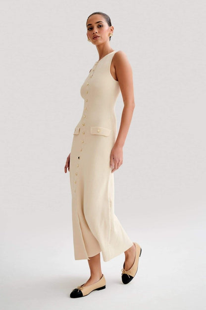 Effortlessly Elegant Dress with a Timeless Design