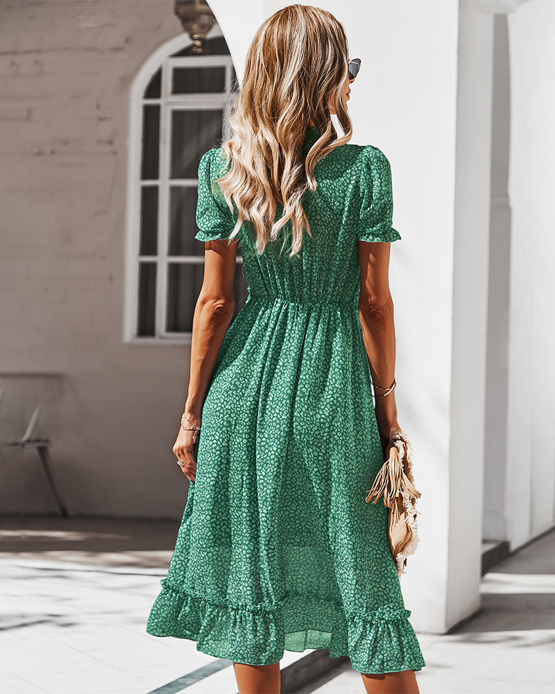 Effortlessly Elegant Dress with a Timeless Design