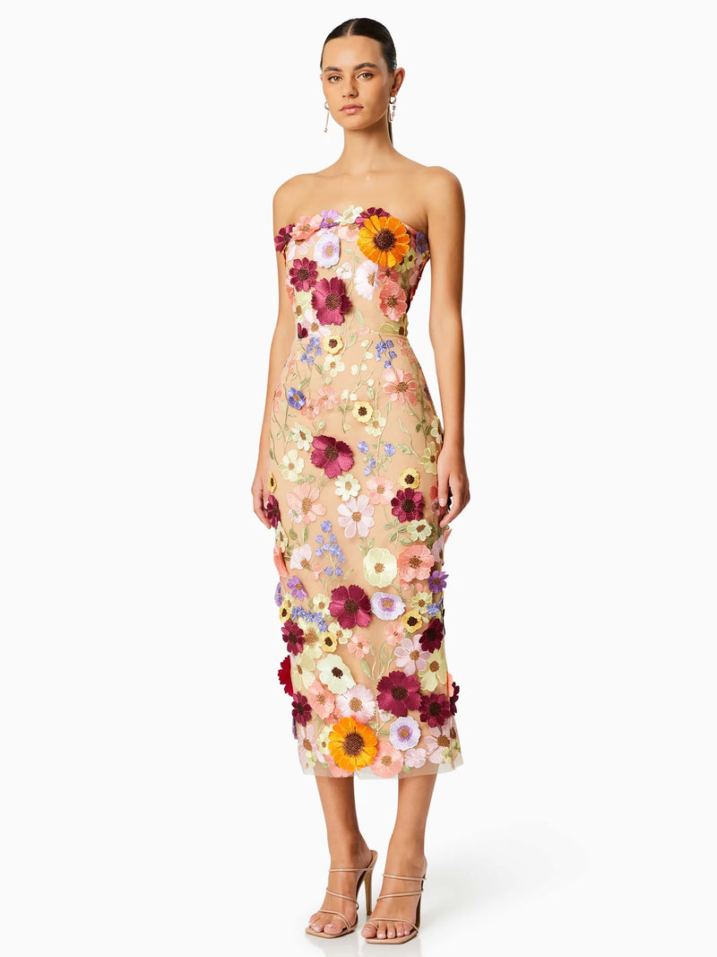 Well Tailored Dress with a Graceful Silhouette