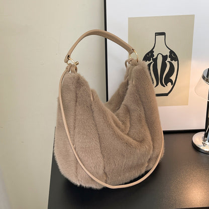 Well Tailored Bag with a Graceful Silhouette