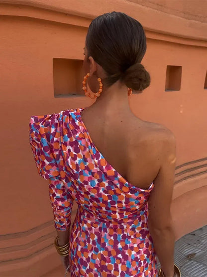 Well Tailored Dress with a Graceful Silhouette