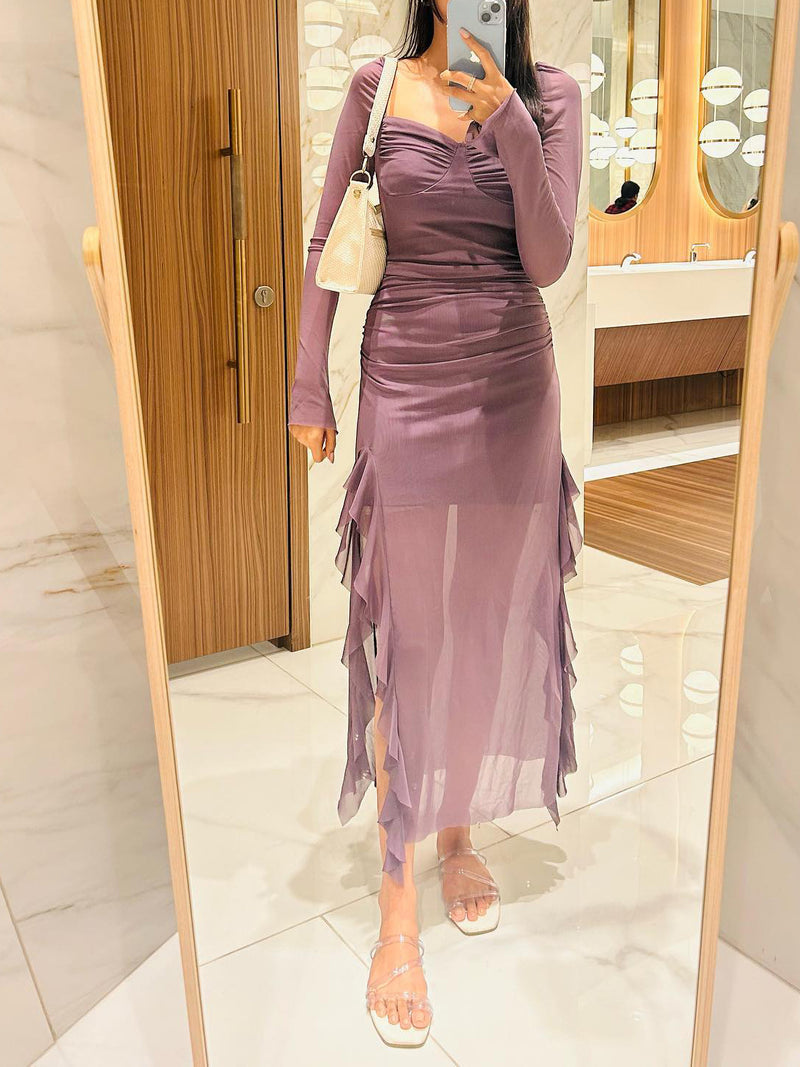 Effortlessly Elegant Dress with a Timeless Design