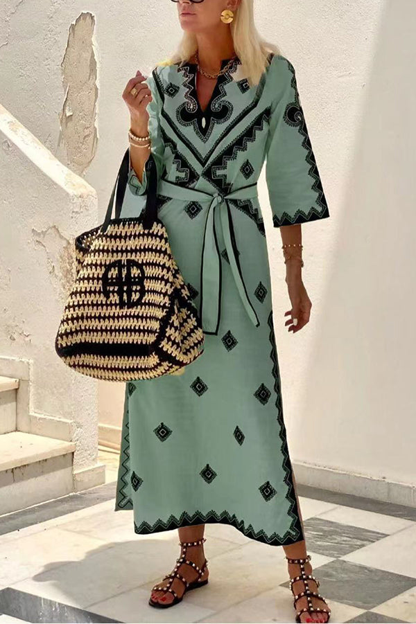 Classic Vintage Dress with a Flattering Fit