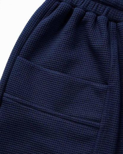 Effortlessly Elegant Pants with a Timeless Design