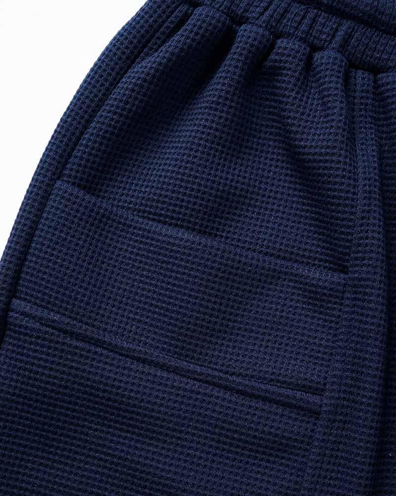Effortlessly Elegant Pants with a Timeless Design