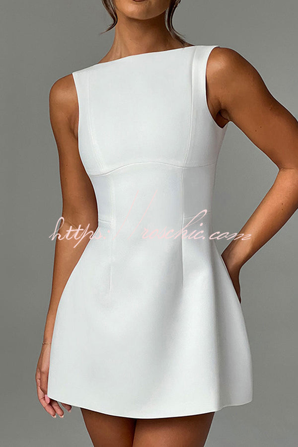 Beautifully Finished Dress in a Timeless Design