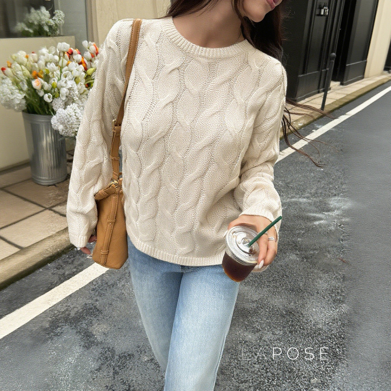 Well Tailored Sweater with a Graceful Silhouette