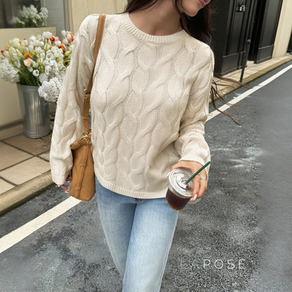 Well Tailored Sweater with a Graceful Silhouette
