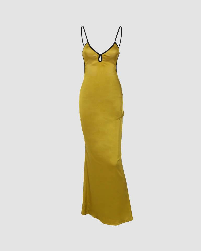 Beautifully Finished Dress in a Timeless Design