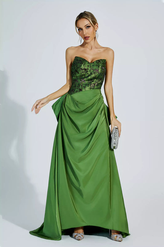 Beautifully Crafted Dress in a Classic Style