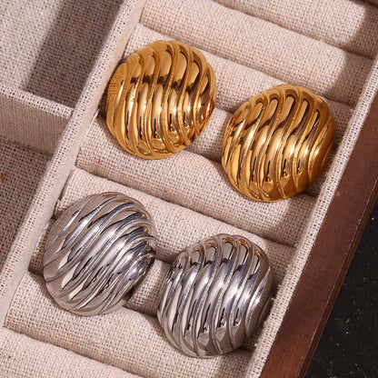 Charming Gold Earring for Any Occasion