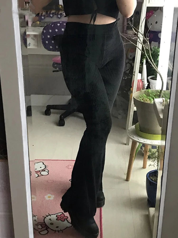 Well Tailored Pants with a Graceful Silhouette
