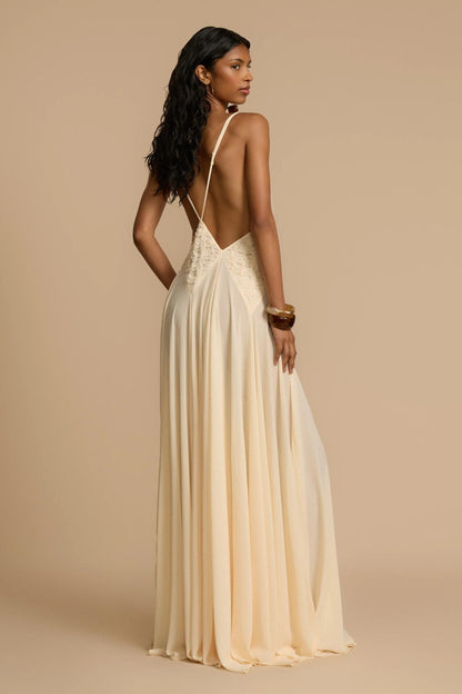 Beautifully Finished Dress in a Timeless Design