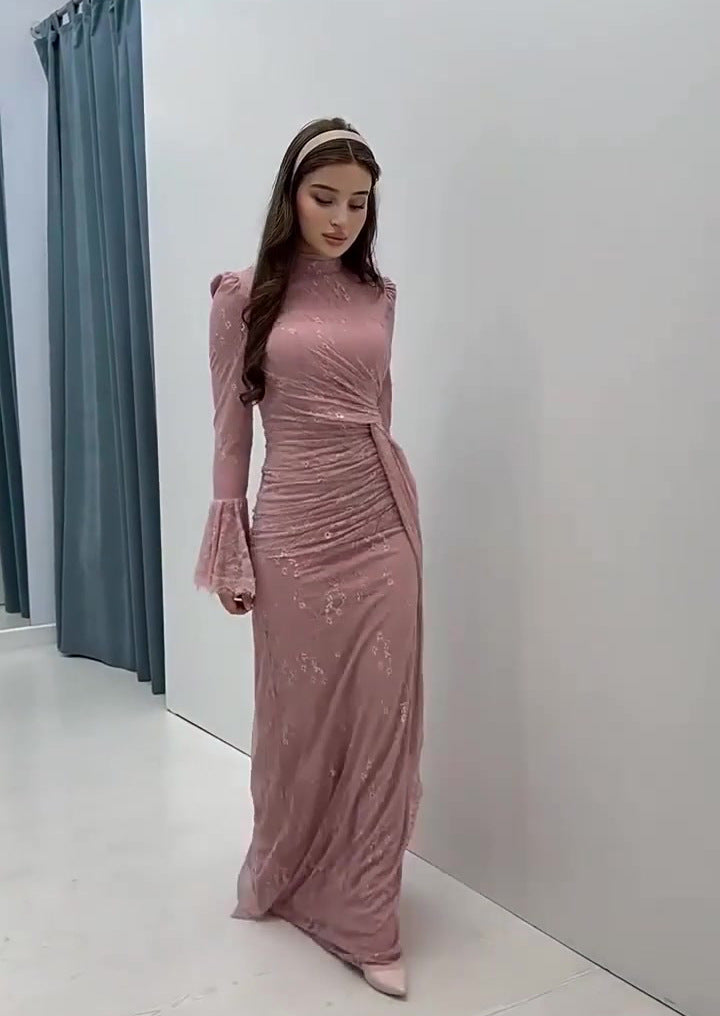 Beautifully Finished Dress in a Timeless Design