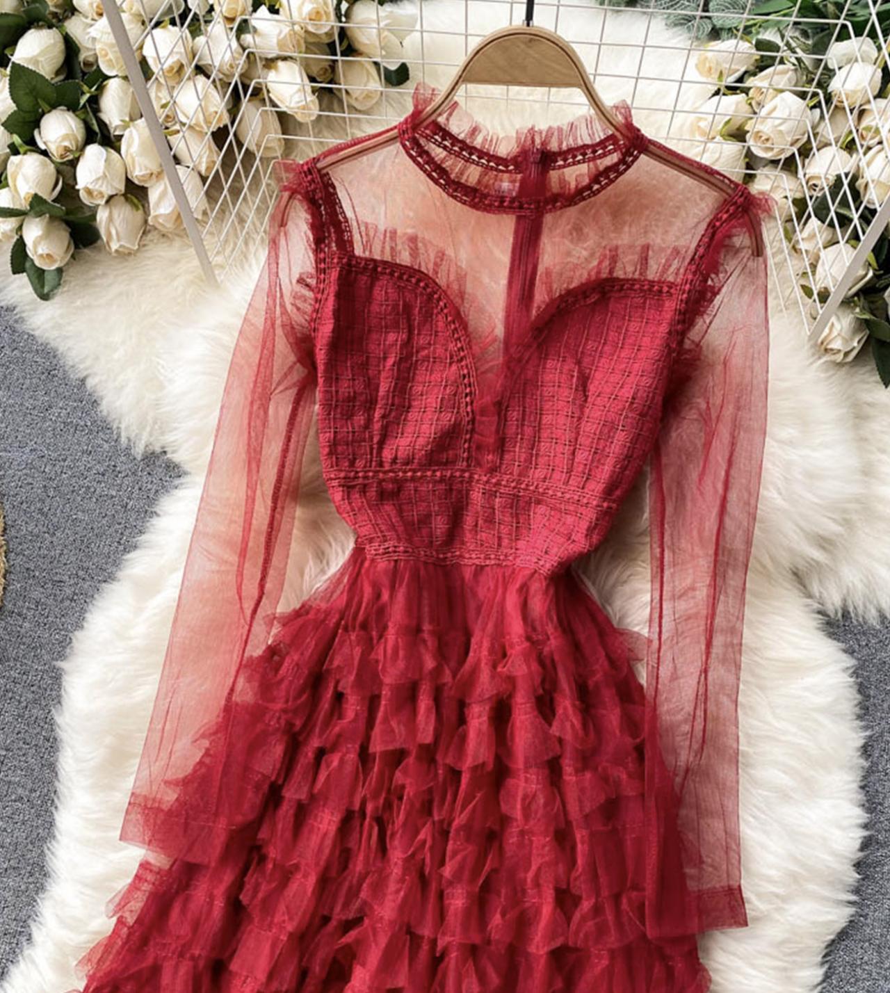 Effortlessly Elegant Dress with a Timeless Design