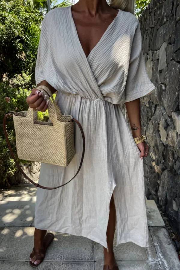 Beautifully Finished Dress in a Timeless Design