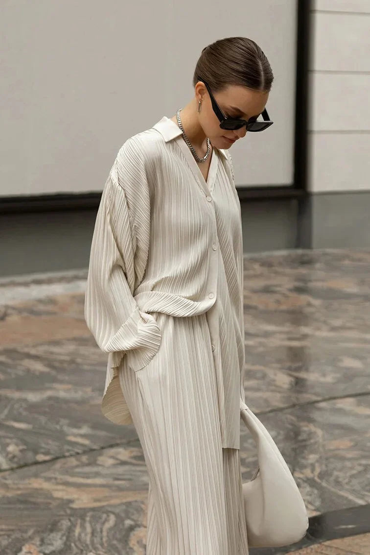 Well Tailored Pants with a Graceful Silhouette