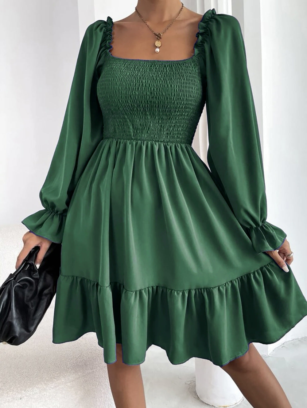 Effortlessly Elegant Dress with a Timeless Design