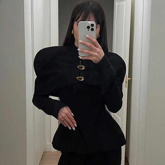 Well Tailored Top with a Graceful Silhouette