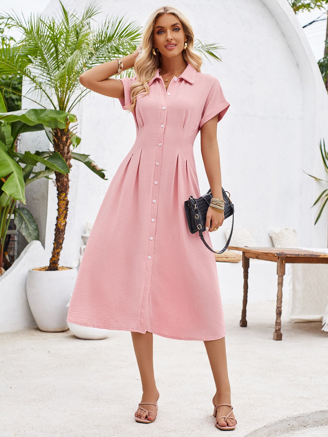 Well Tailored Dress with a Graceful Silhouette