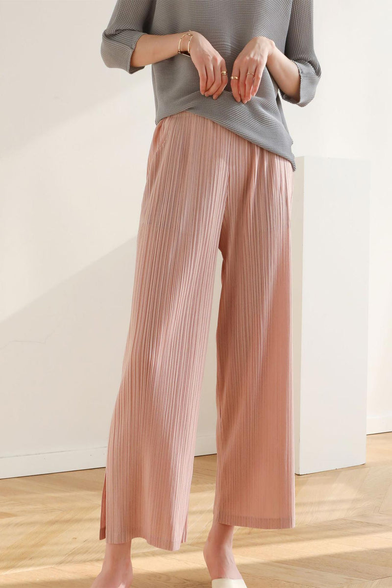 Classic Vintage Pants with a Flattering Fit