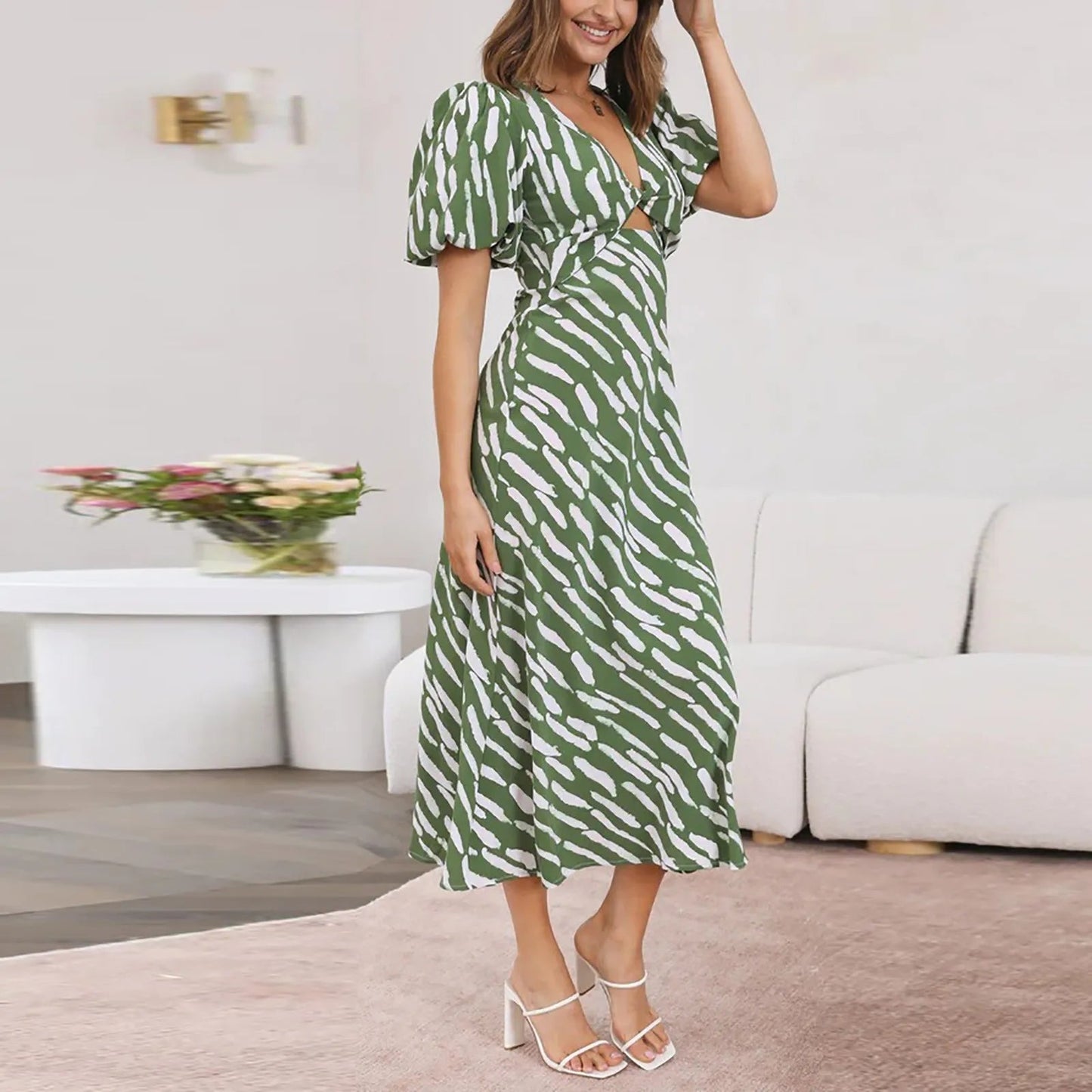 Effortlessly Elegant Dress with a Timeless Design