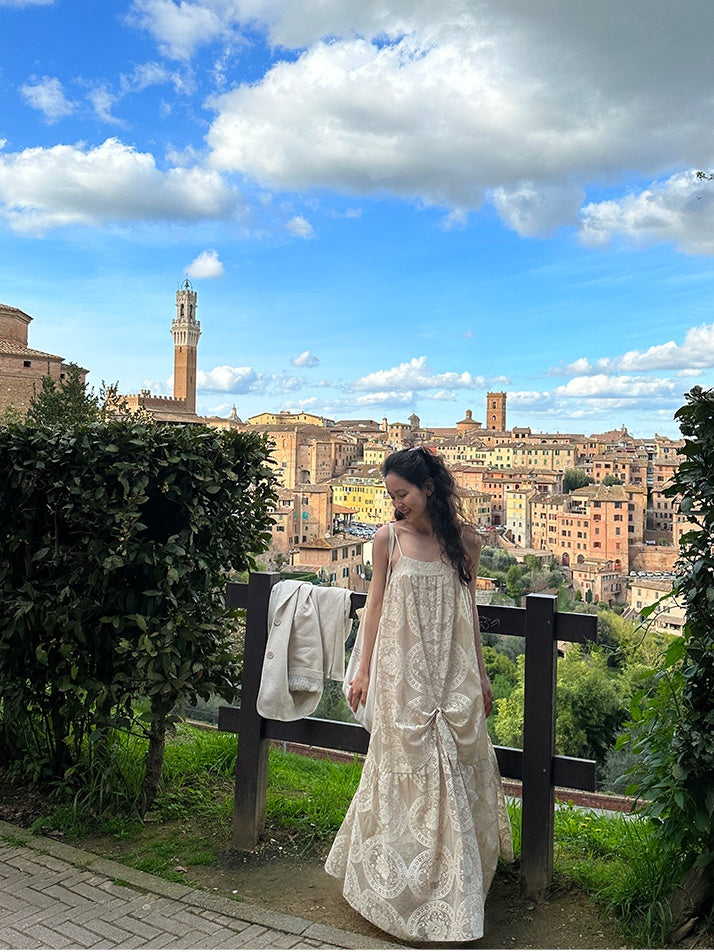 Effortlessly Elegant Dress with a Timeless Design