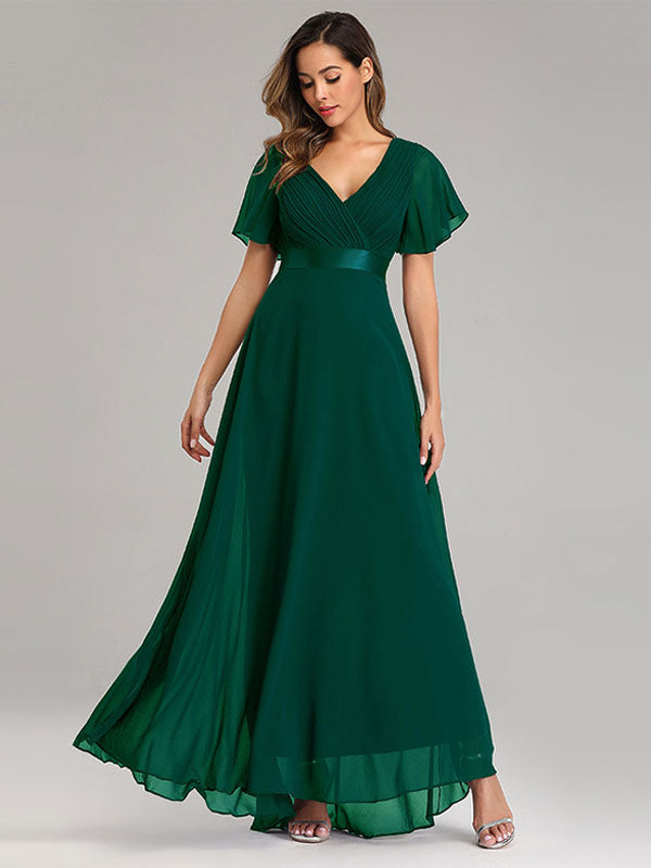 Effortlessly Elegant Dress with a Timeless Design