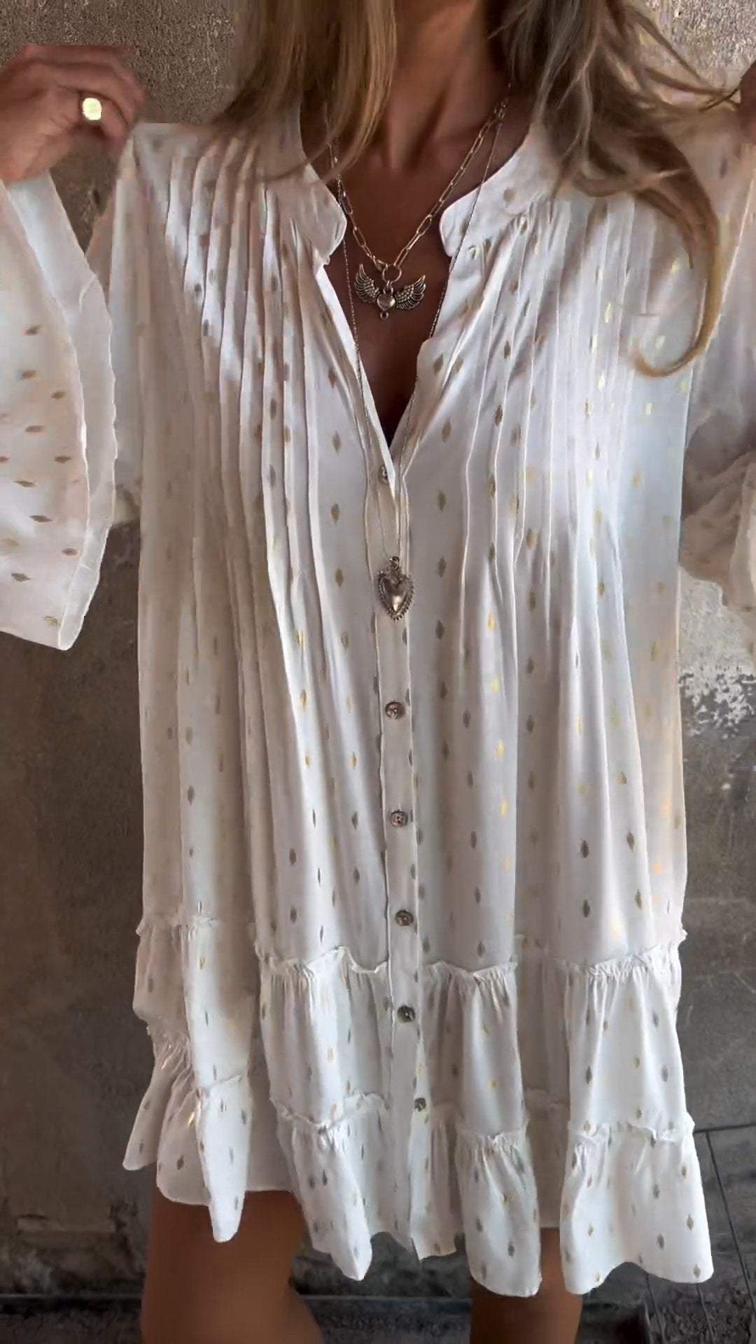 Effortlessly Elegant Dress with a Timeless Design