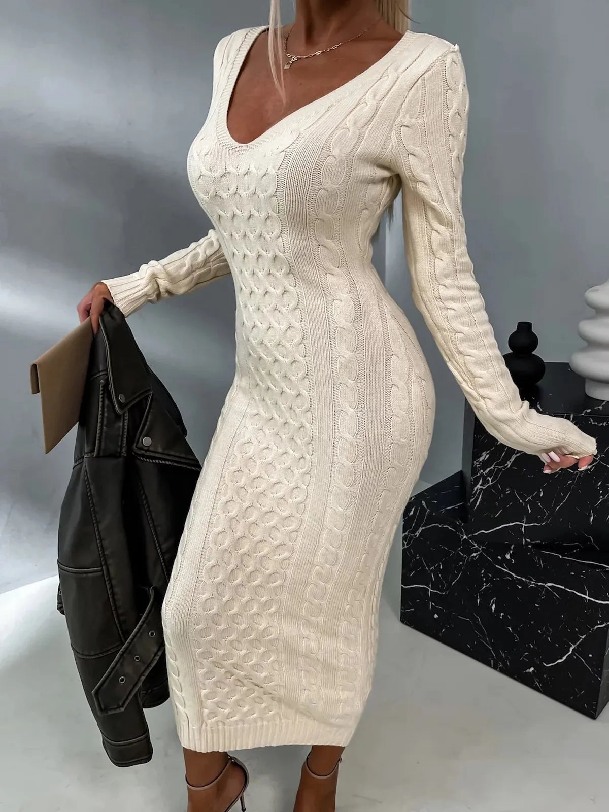 Beautifully Finished Dress in a Timeless Design