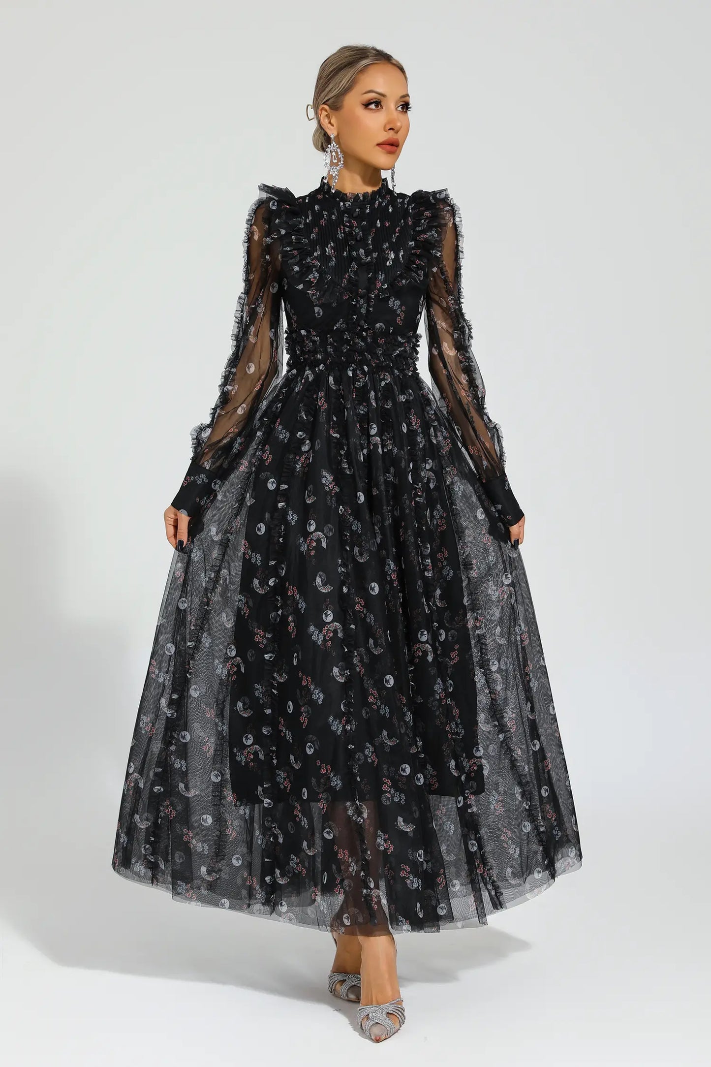 Beautifully Finished Dress in a Timeless Design