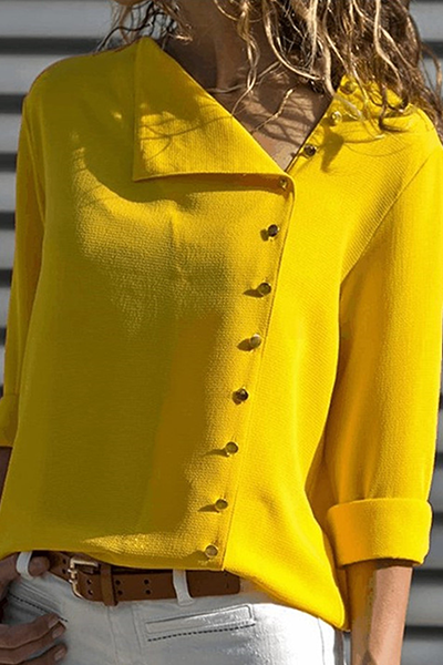 Effortlessly Elegant Top with a Timeless Design