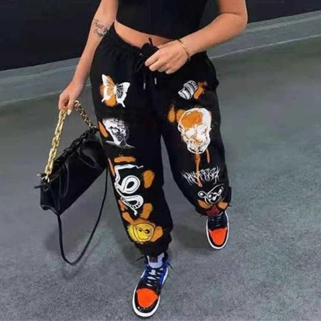 Elegantly Styled Trousers for Everyday Wear