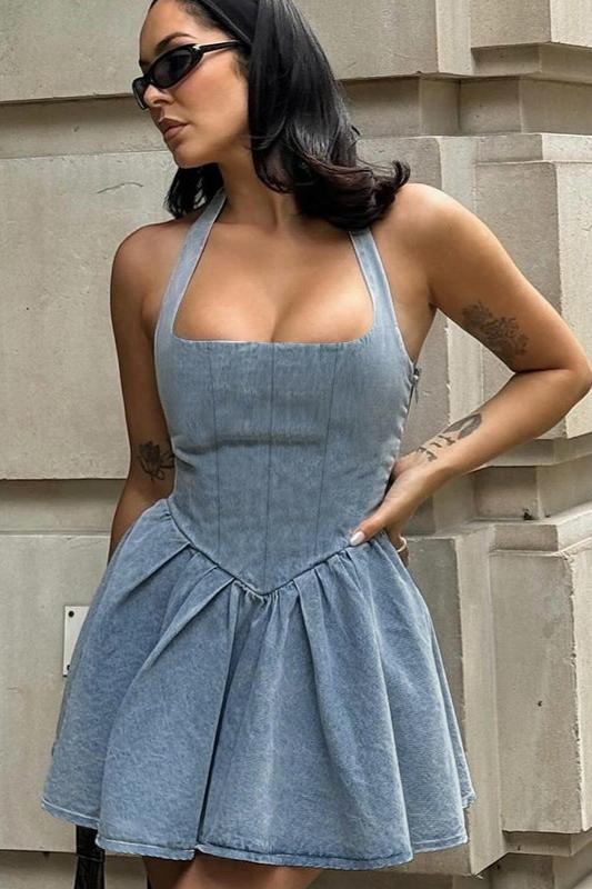 Beautifully Finished Dress in a Timeless Design