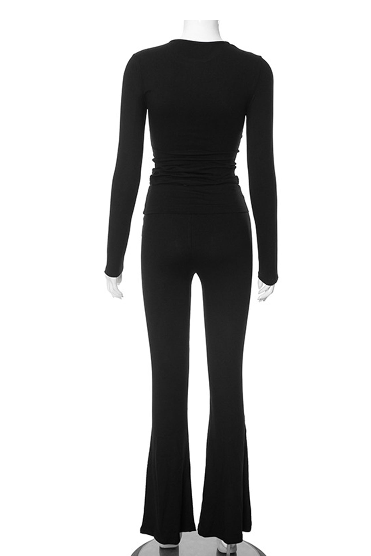 Effortlessly Elegant Pants with a Timeless Design