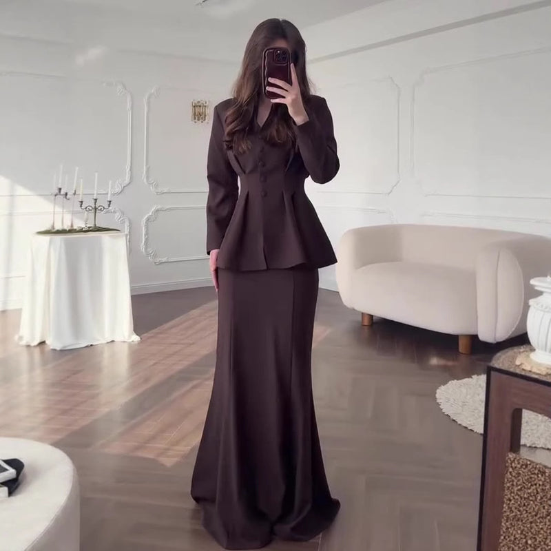 Beautifully Finished Dress in a Timeless Design
