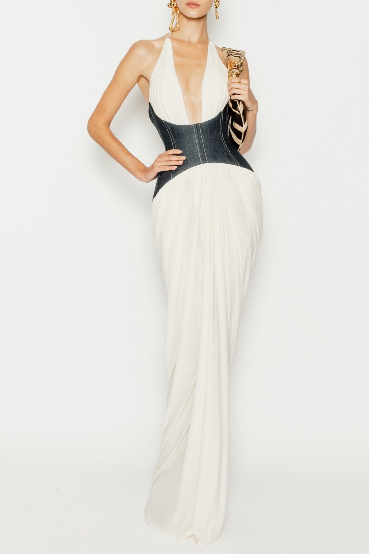 Beautifully Finished Dress in a Timeless Design