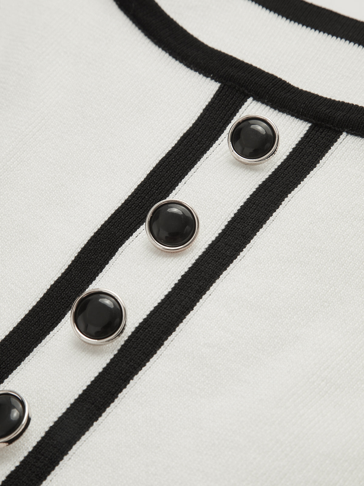 Effortlessly Elegant Sweater with a Timeless Design