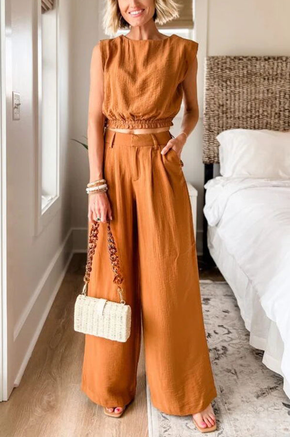 Effortlessly Elegant Pants with a Timeless Design