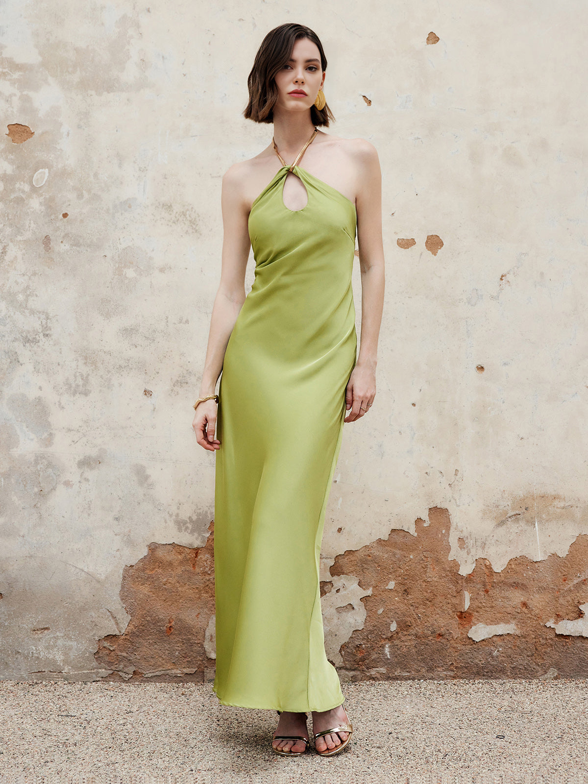 Effortlessly Elegant Dress with a Timeless Design