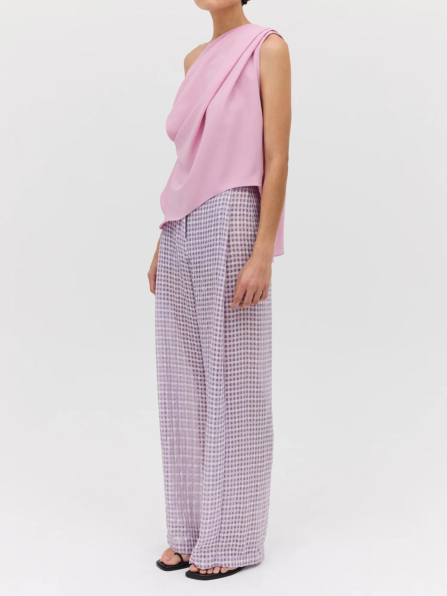 Effortlessly Elegant Top with a Timeless Design